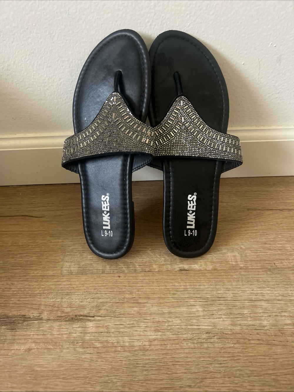 LUK*EES by Muk LUKS Womens Black Gem-Embellished Sandals NWT Sz Medium 9-10